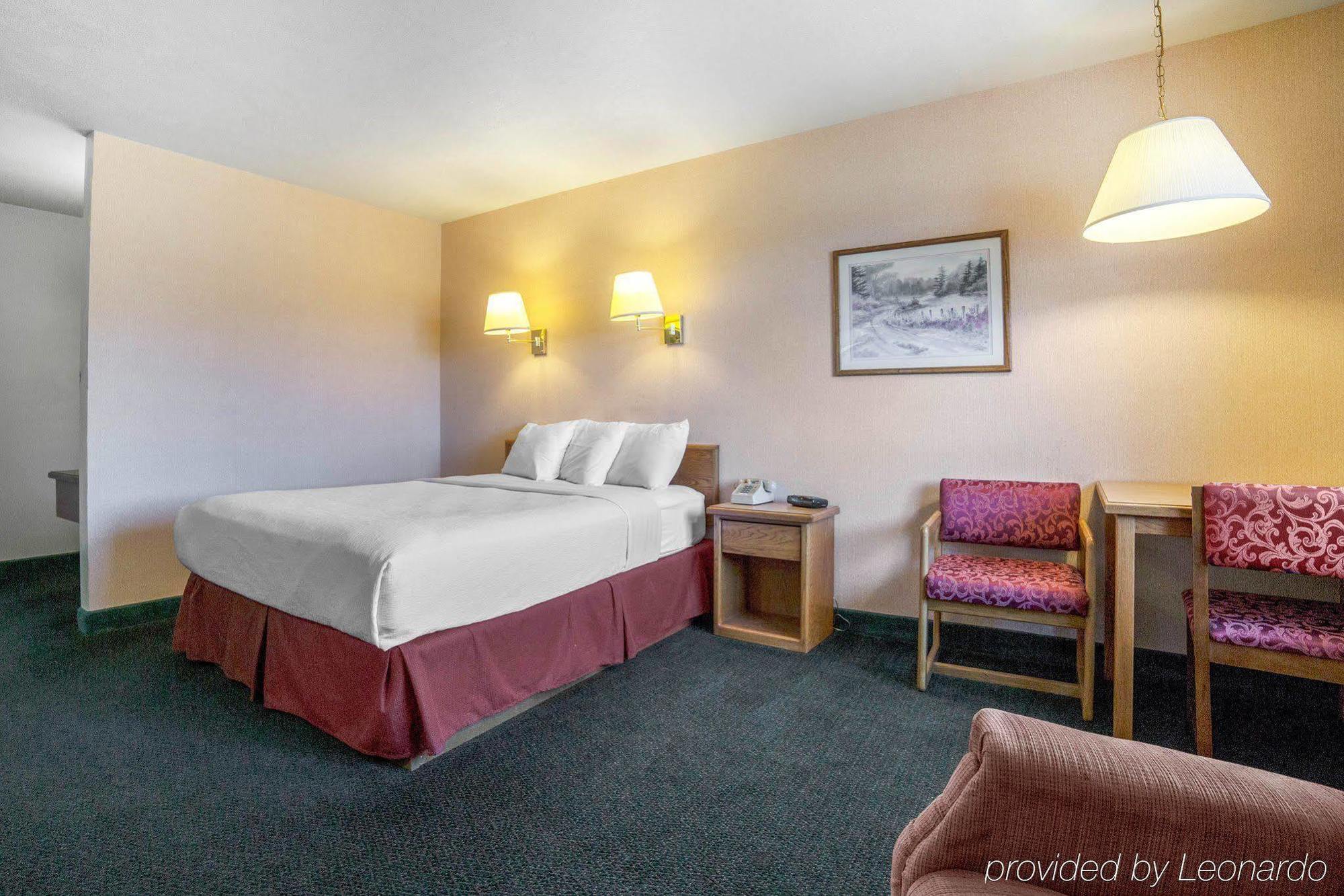 Rodeway Inn Whitehall Esterno foto