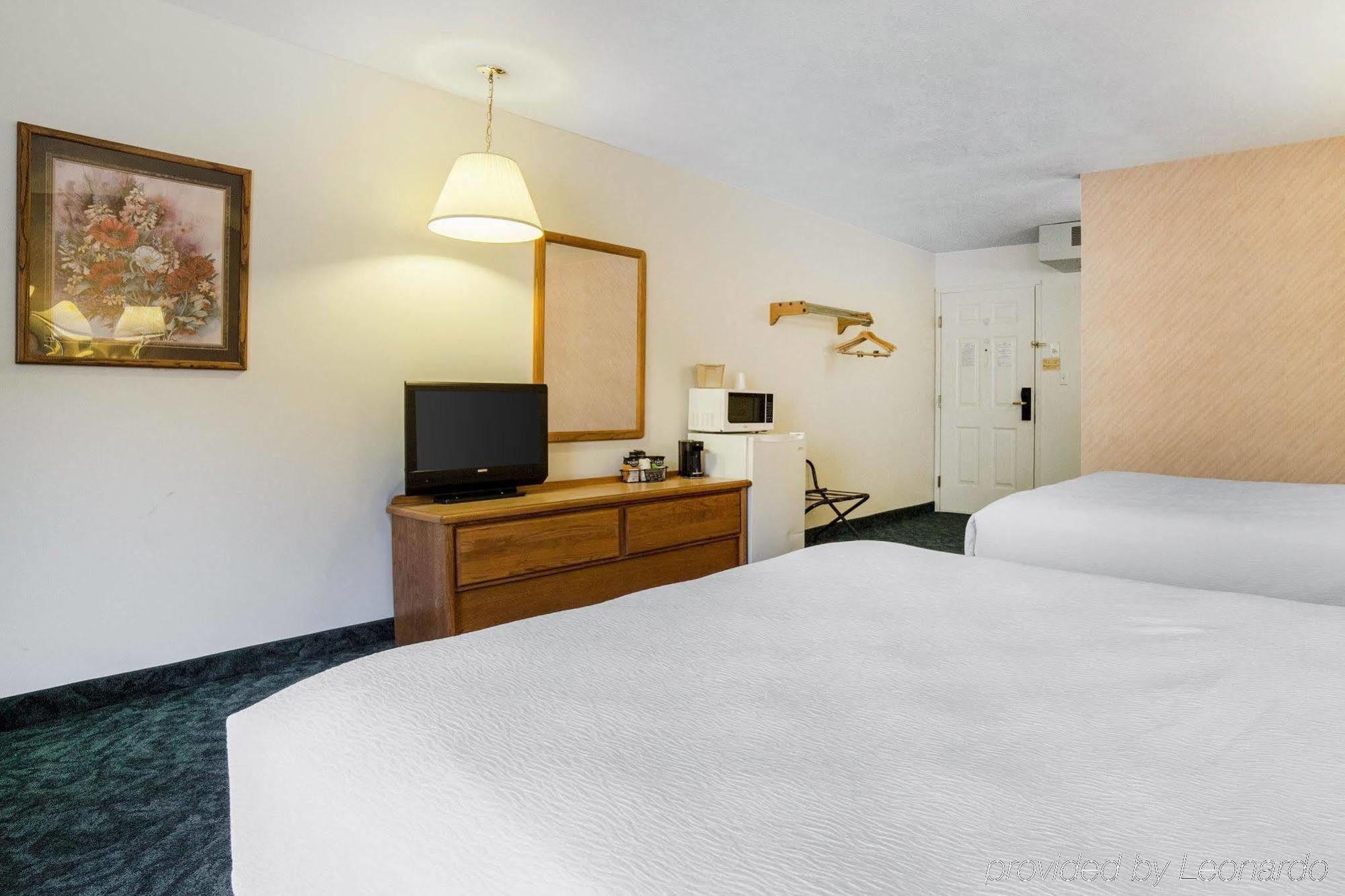 Rodeway Inn Whitehall Esterno foto